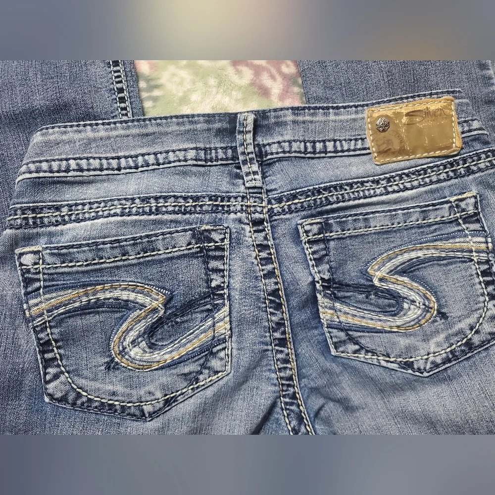 Silver Jeans Blue Boot Cut Denim with Vintage Wash - Picture 2 of 6